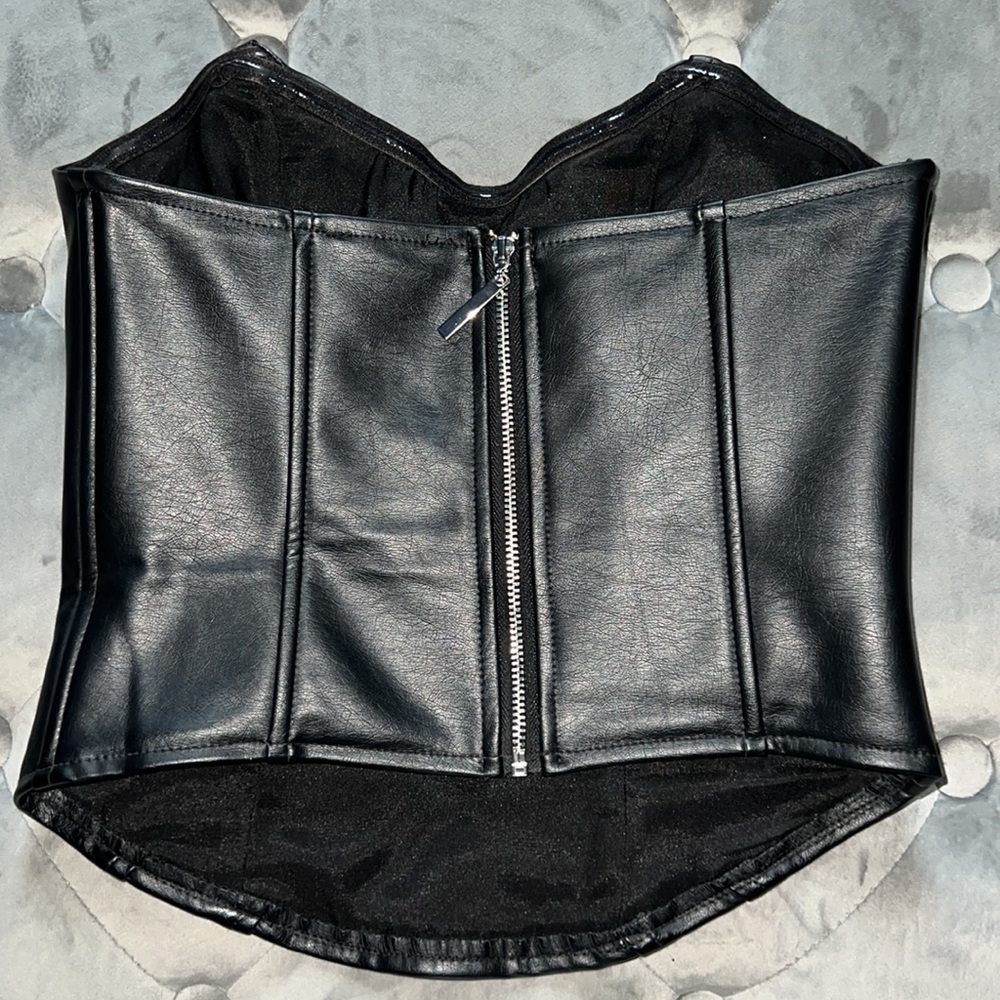 Corset - Picture 3 of 3